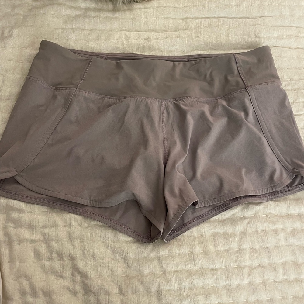 Lululemon, speed up mid rise shorts 4’